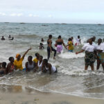 Bains de mer à Bagamoyo